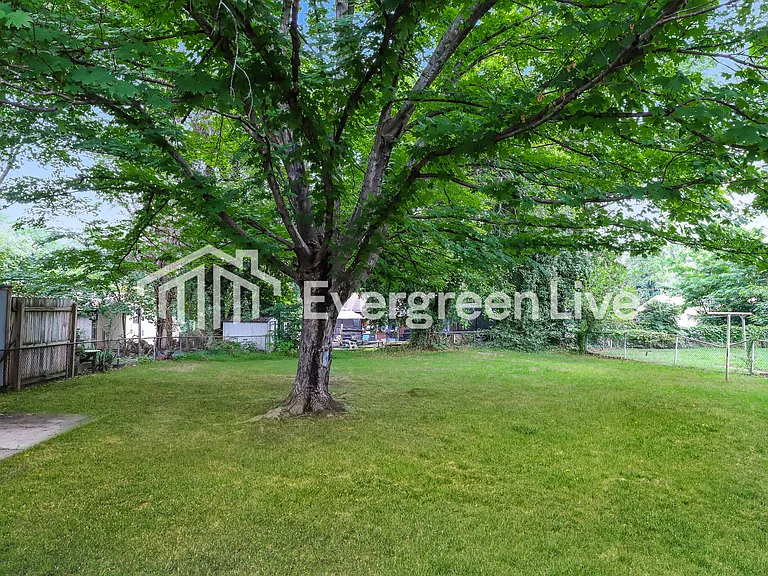 1113 Cedrow Dr — Photo 14
