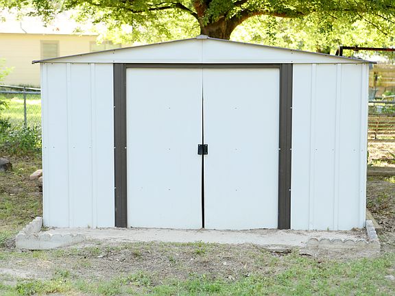 3rd image of 923 Maryland Dr