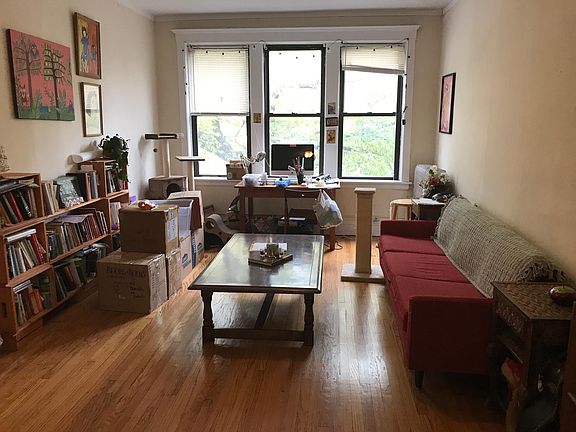 3rd image of 1525 W Winnemac Ave APT 2E