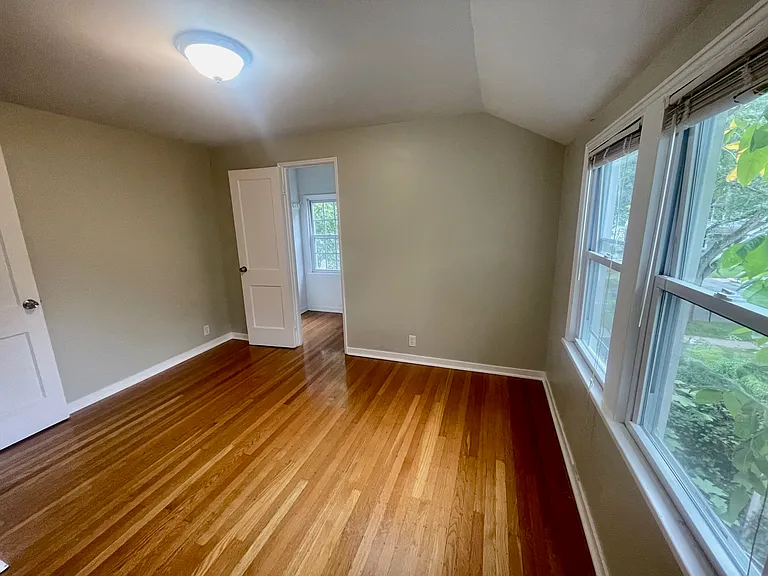 151 Eastmoreland Dr — Photo 17