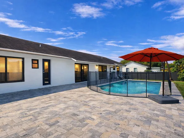 8745 SW 178th Ter, Palmetto Bay, FL 33157