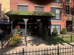 512 W Barry Ave APT 201, Chicago, IL 60657