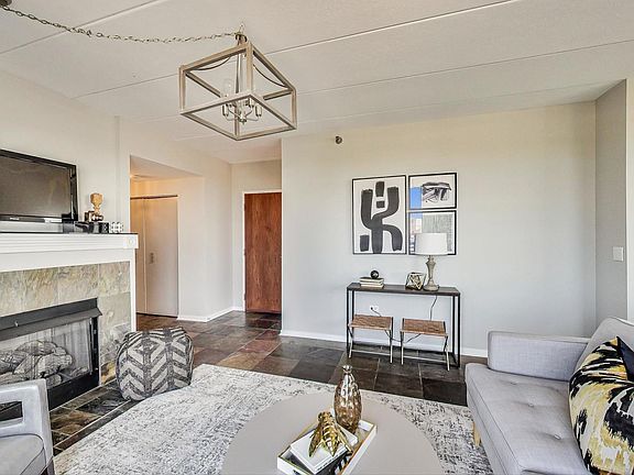 5th image of 1100 W Montrose Ave #802