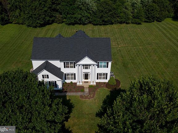 2nd image of 6313 Holland Meadow Ln