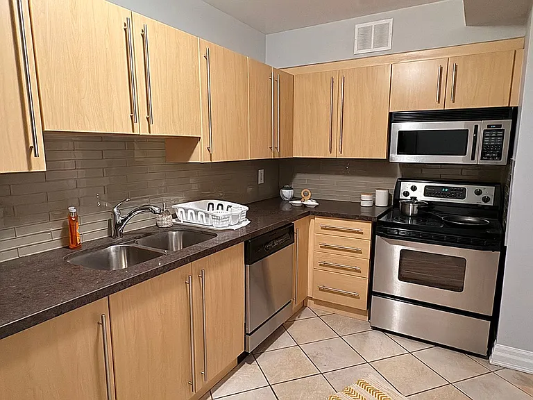 400 Walmer Rd #2524A — Photo 4