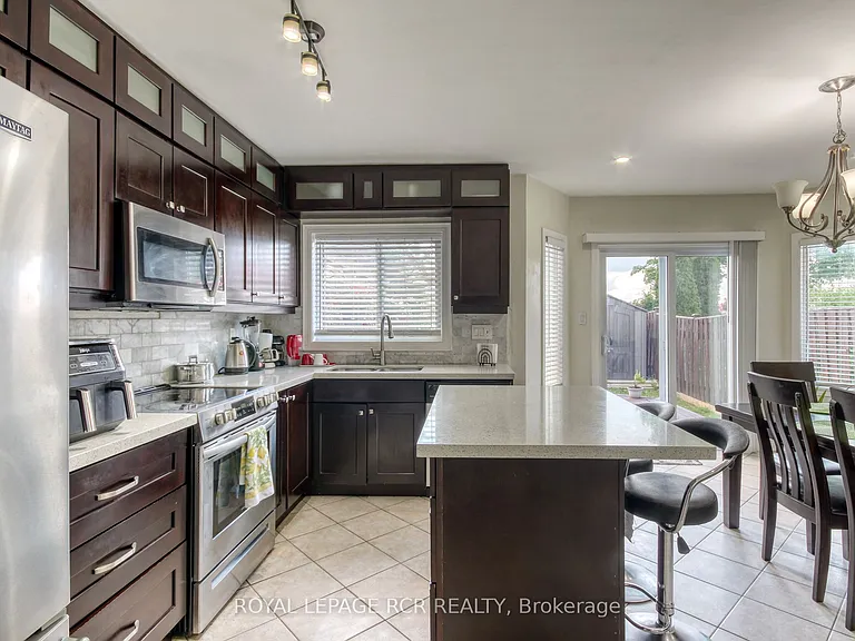 74 Fountainbridge Dr — Photo 5