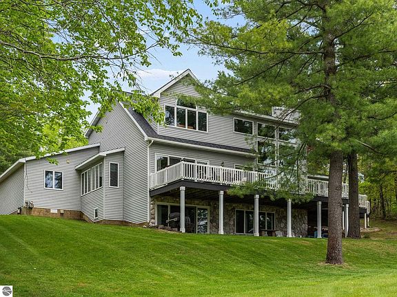 3rd image of 514 White Pine Dr