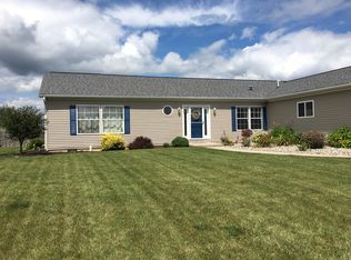 108 Forrest Park Dr, Garrett, IN 46738