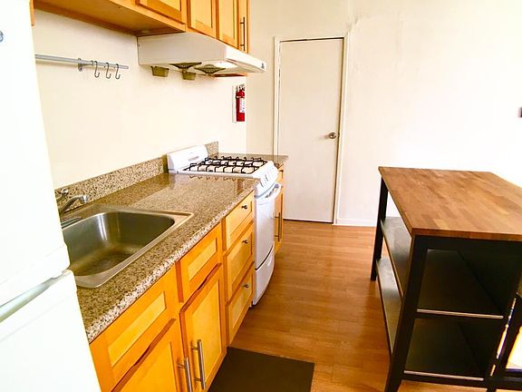 2nd image of 850 6th Ave APT B