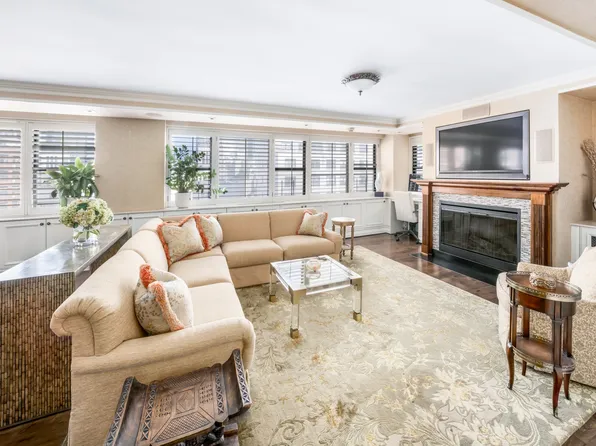 233 East 69th Street 14KLM image 2 of 16