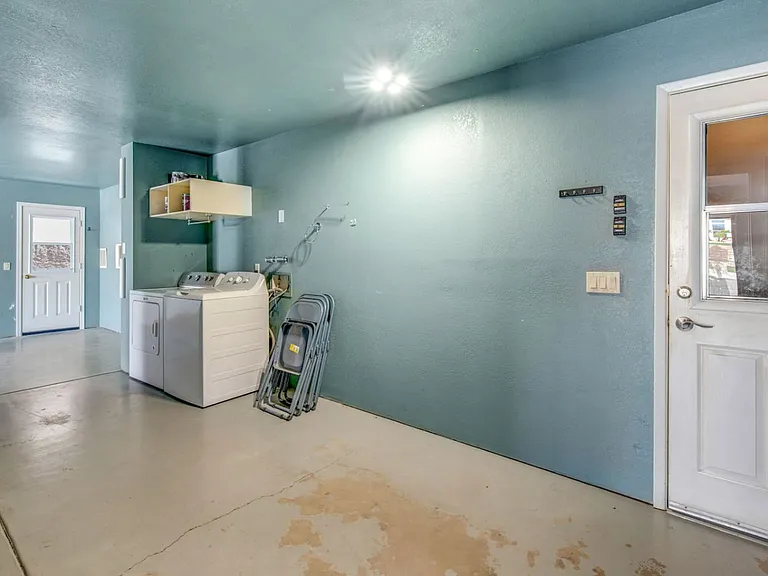 1800 Burgundy Dr — Photo 34
