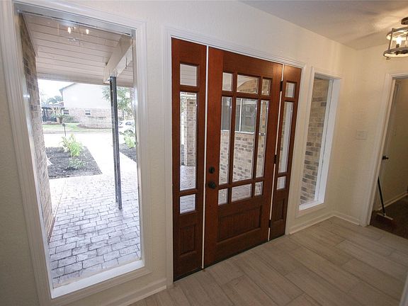 2nd image of 803 Baronridge Dr