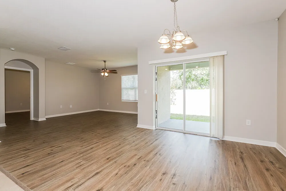 4 bed, 2.0 bath, 1828 sqft, $2,460 — Photo 4