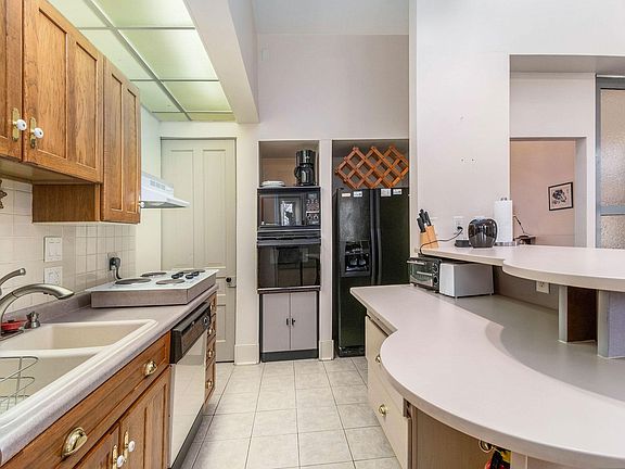 3rd image of 241 Hubbard St #1/2