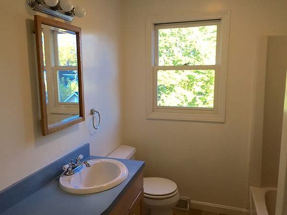 2nd Floor Bathroom