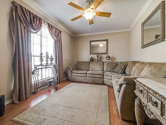 3rd image of 2628 Montclair Ln