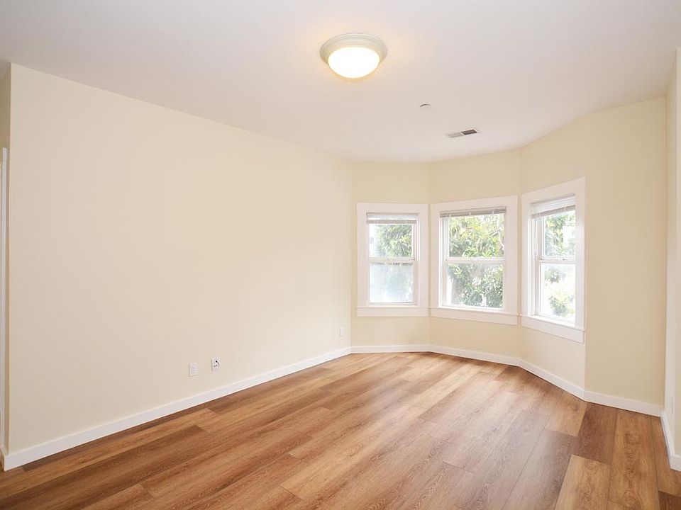 1st image of 2402 Lombard St