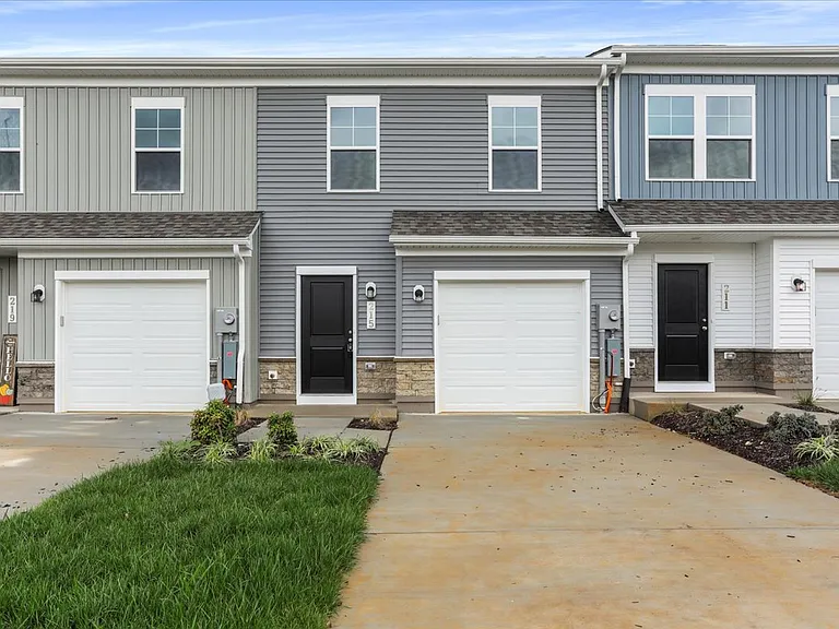 215 Olympus Rd — Photo 1