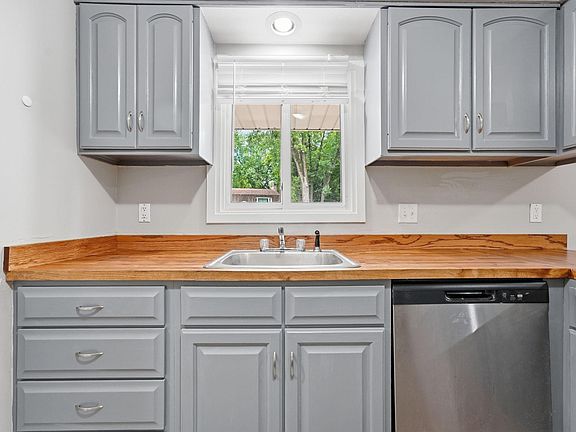 5th image of 409 Harold Dr