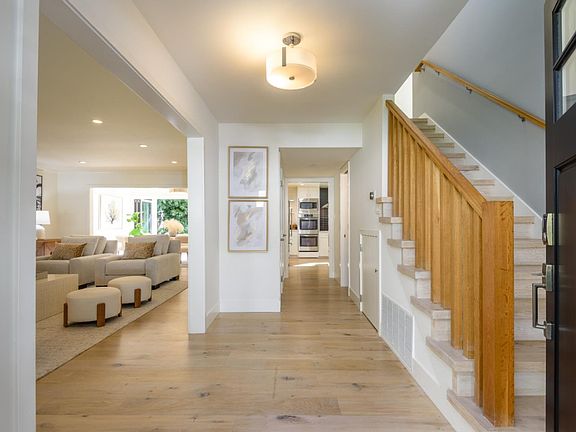 5th image of 31 Foss Dr