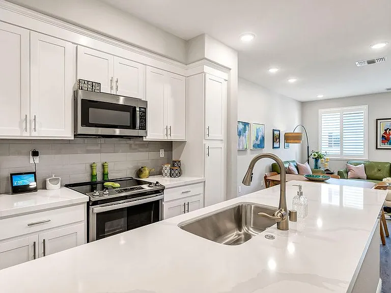 327 Pear Tree Ter #B — Photo 5