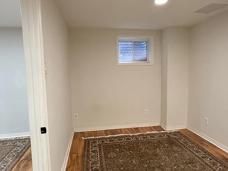 1483 Princeton Cres — Photo 3
