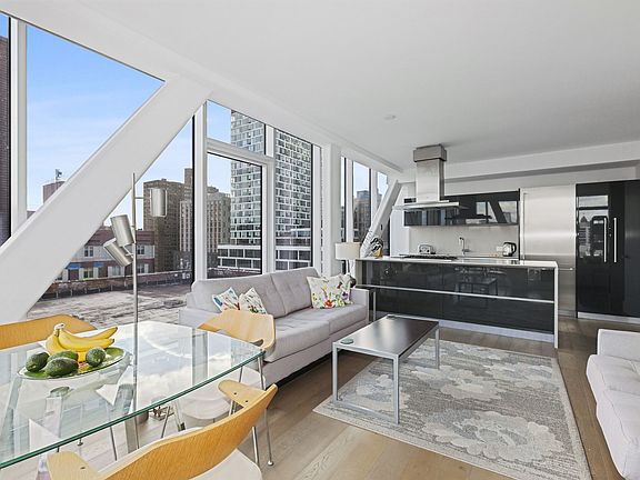 3rd image of 100 Norfolk St #9C
