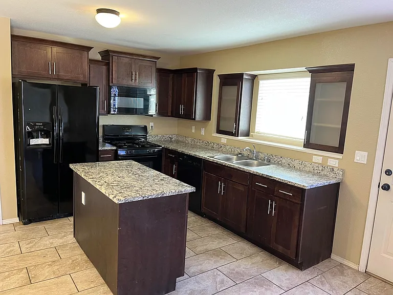 4988 Margarita Talamantes — Photo 4
