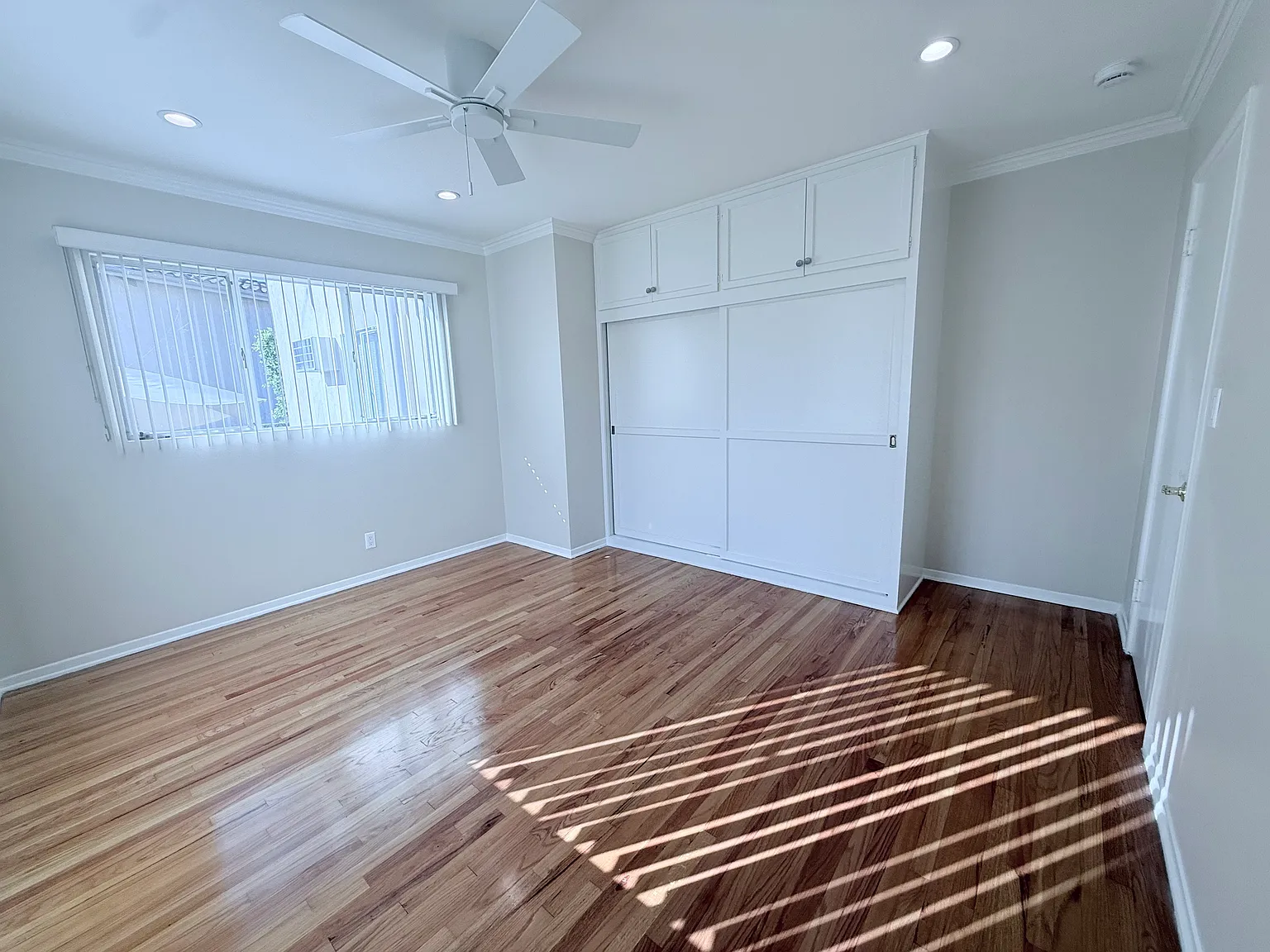 2 bed, 900 sqft, $2,630 — Photo 4