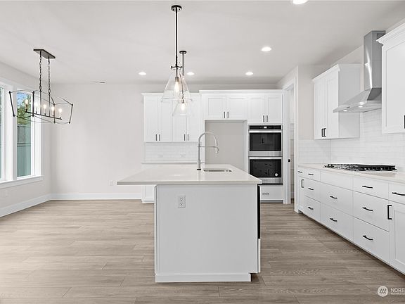 4th image of 18586 Sawgrass Dr