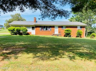 1450 Maple Ln, Greenback, TN 37742