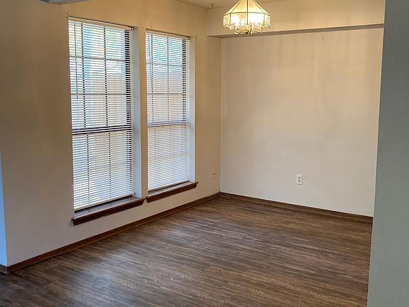 KITCHEN DINING AREA