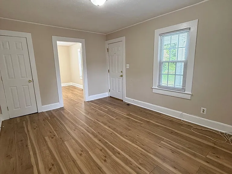 920 Northside Dr — Photo 3
