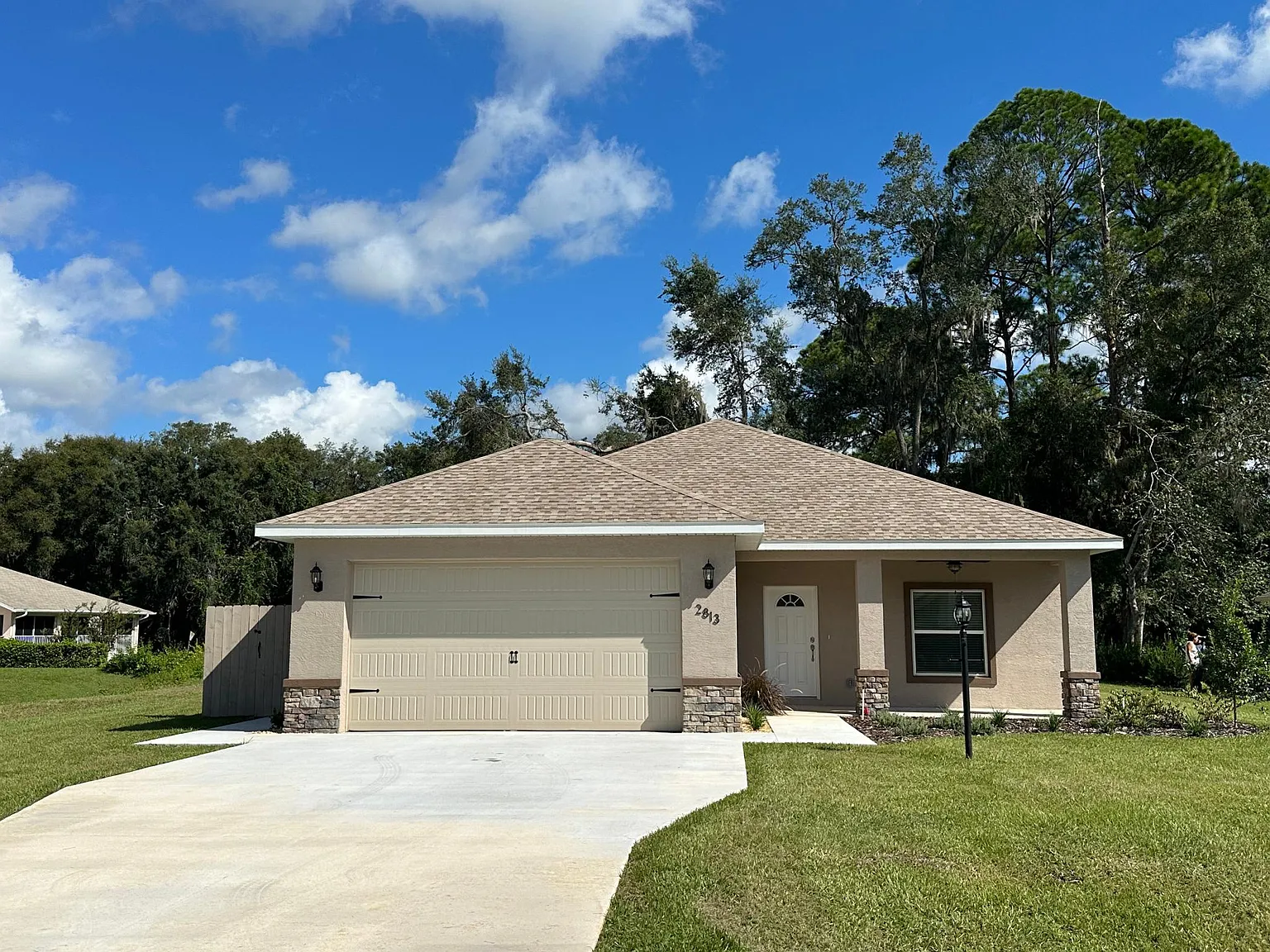 2813 N Canterbury Lake Dr — Photo 1
