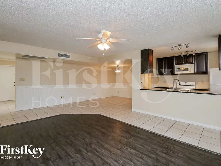 813 E Todd Dr — Photo 8