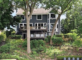 6312 Lakeshore St, West Bloomfield, MI 48323