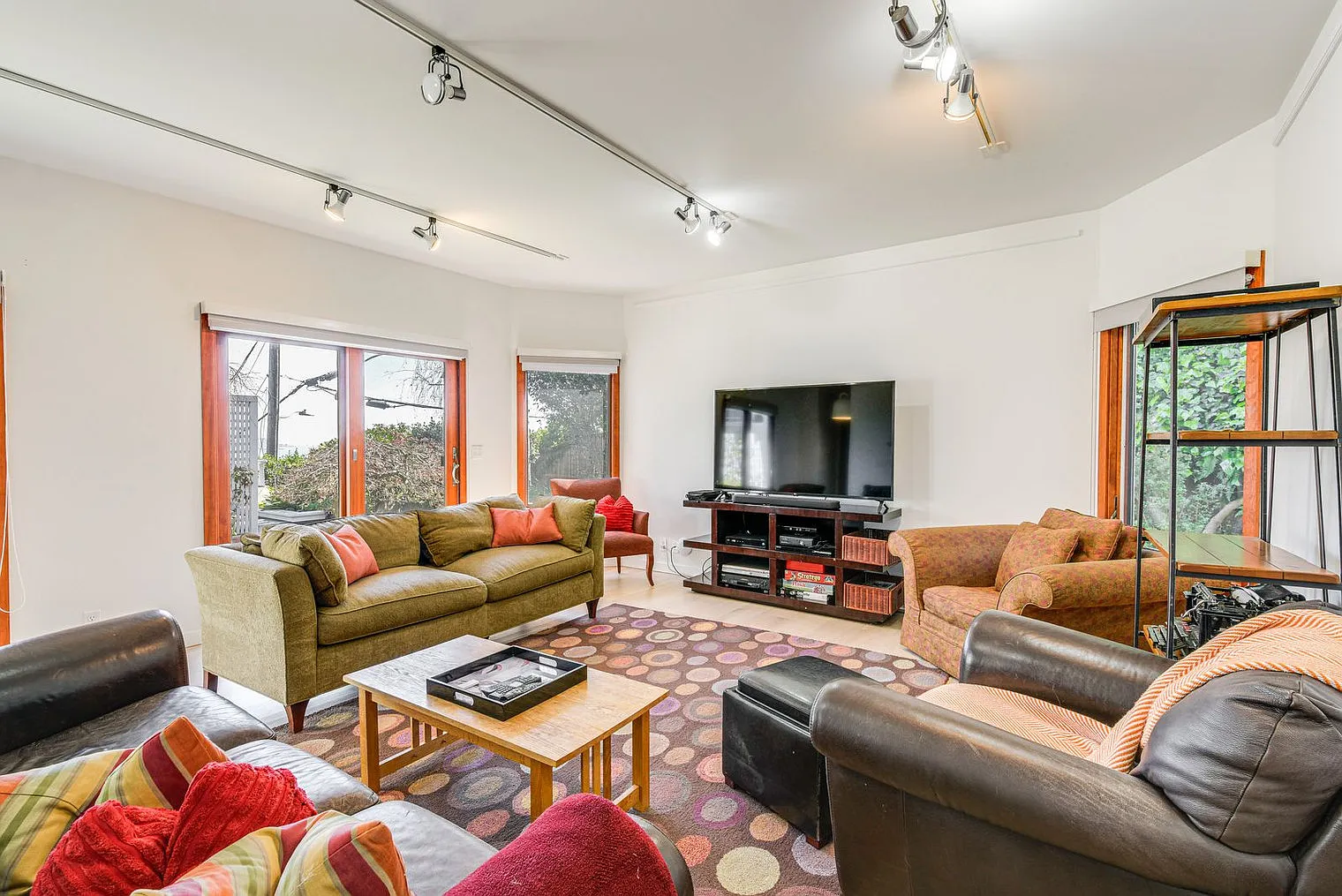 3 bed, 4.0 bath, 3595 sqft, $30,809 — Photo 4