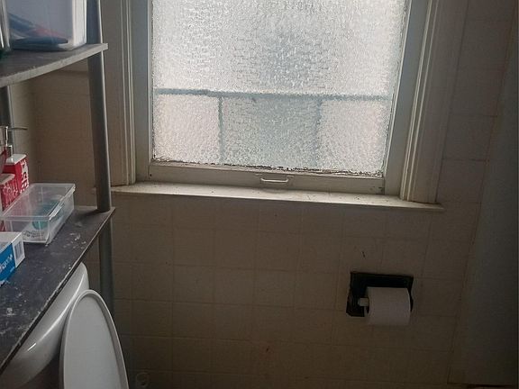 3rd image of 8883 Sussex St