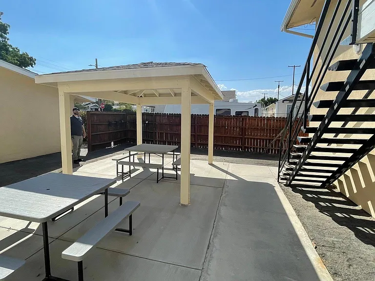224 E St — Photo 5