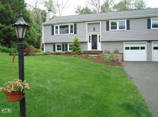 18 Beverly Rd, Trumbull, CT 06611