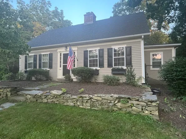 376 Tremont St, Taunton, MA 02780