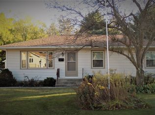 404 S Rantoul St, Lena, IL 61048