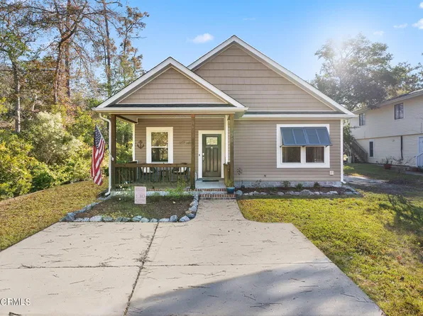 130 NW 23rd St, Oak Island, NC 28465