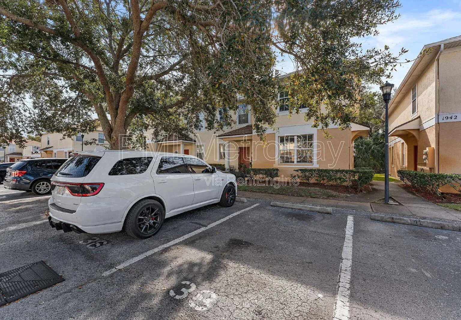 3 bed, 2.5 bath, 1464 sqft, $1,900 — Photo 4
