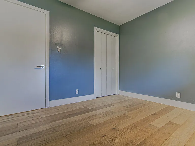 2704 Nottingham Ln — Photo 17