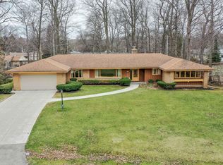 2335 W Suelane Rd, Glendale, WI 53209