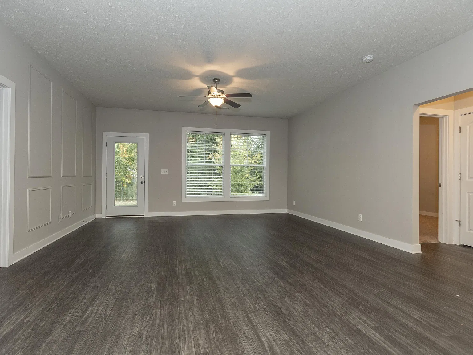 3 bed, 2.0 bath, 1416 sqft, $2,000 — Photo 4
