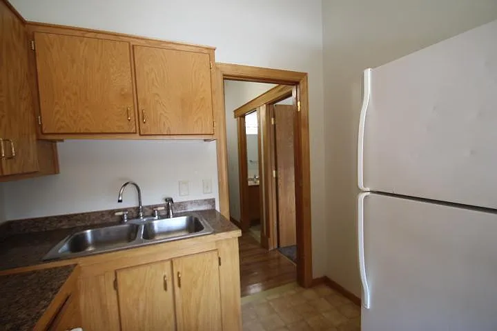 1 bed, 1.0 bath, 672 sqft, $900 — Photo 2
