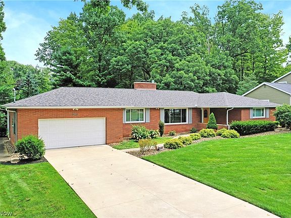 2nd image of 8637 Squirrel Hill Dr NE