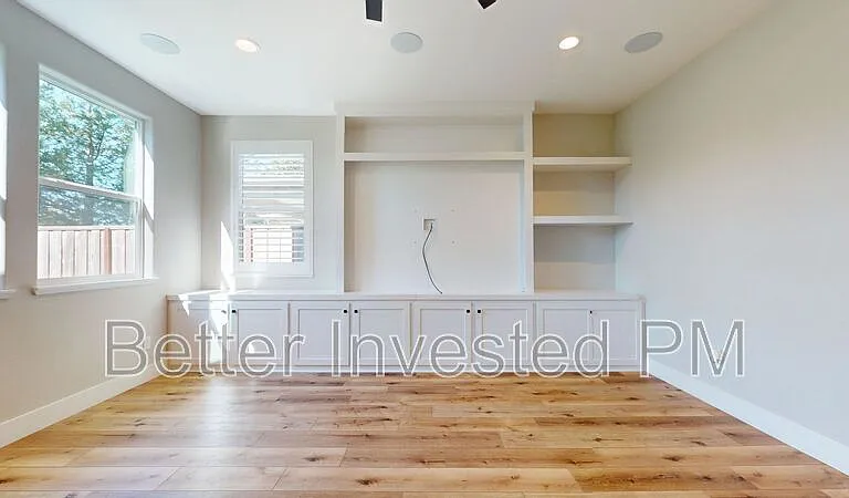 1437 Oak Cir — Photo 32